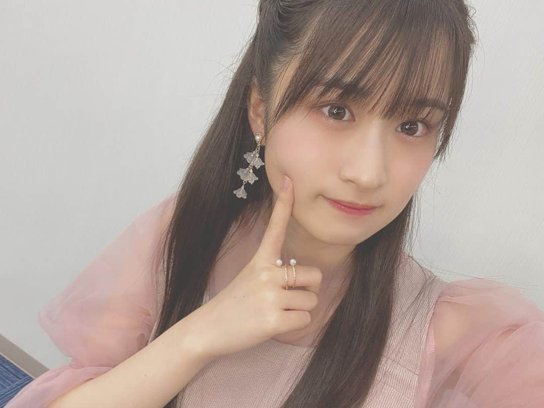 田中伊桜莉さんのインスタグラム写真 - (田中伊桜莉Instagram)「.﻿ ﻿ ﻿ ﻿ オンライン握手会1日目﻿ ありがとうございました‪☺︎﻿ ﻿ ﻿ 髪の毛はハーフツインのくるりんぱをしてみました﻿ イヤリングもお気に入り︎︎︎︎です﻿ ﻿ ﻿ ﻿ ﻿ ﻿ ﻿ ﻿ #abc_une_face #pink #ハーフツイン #くるりんぱ #‬﻿オンライン握手会」10月11日 20時03分 - iori_hkt48