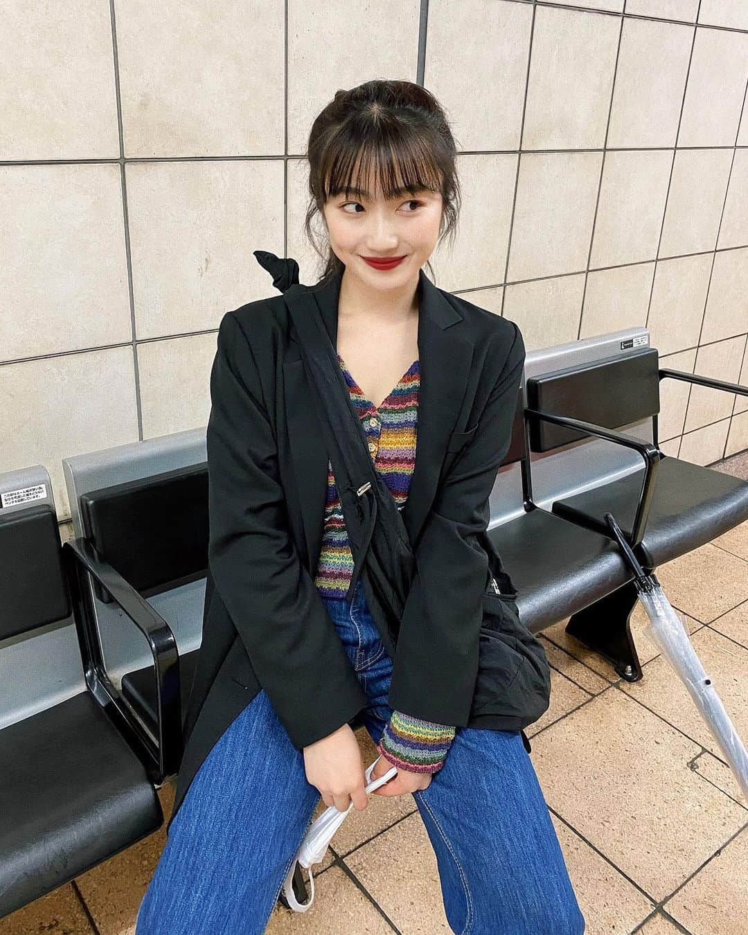 河﨑莉奈さんのインスタグラム写真 - (河﨑莉奈Instagram)「비가오니까 포니테일🖤🌈」10月11日 20時07分 - rinya5588