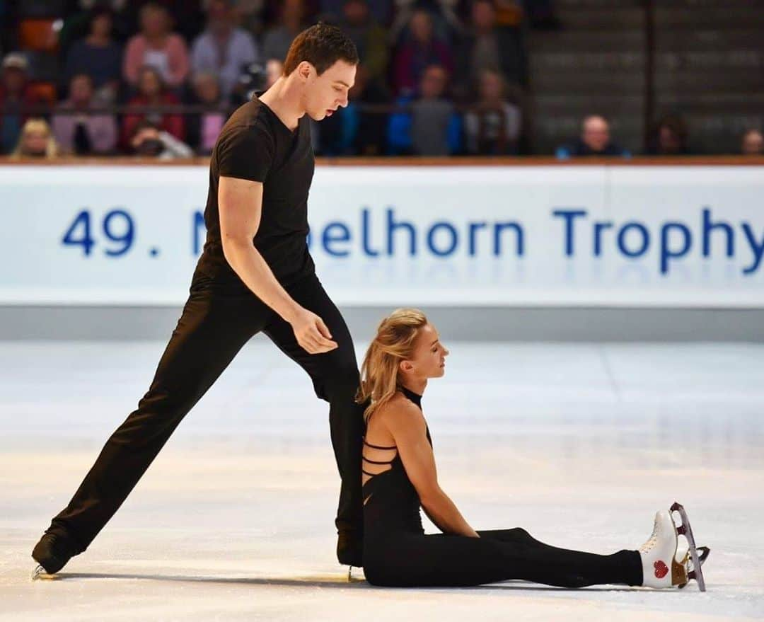 アリオナ・サフチェンコさんのインスタグラム写真 - (アリオナ・サフチェンコInstagram)「Sunday Mood 👌 #weekend #weekendvibes #weekendmood #sunday #ice #figureskating」10月11日 20時16分 - aljonasavchenko