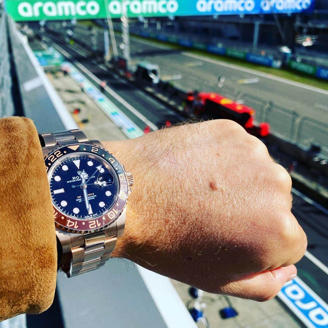 ニコ・ロズベルグのインスタグラム：「Race Start at 14:10 CET. Bottas Hamilton or Verstappen for the win? I think BOT, VER, HAM. #f1 #formula1 #eifelgp」