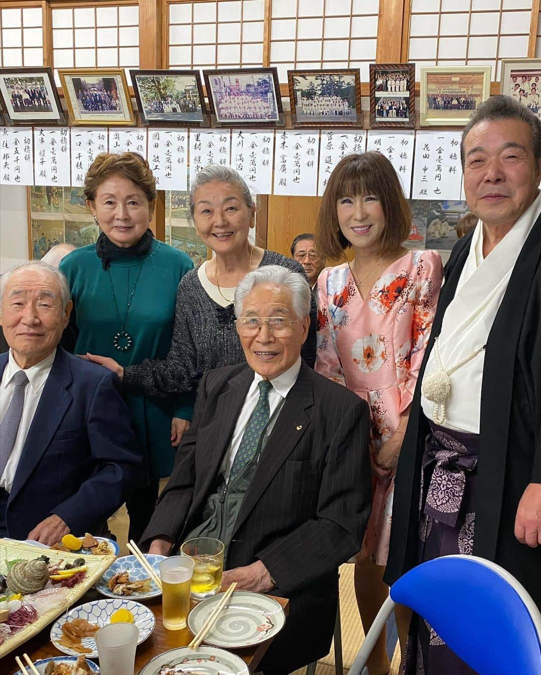 岩本初恵さんのインスタグラム写真 - (岩本初恵Instagram)「赤ちゃん🤱 明日退院やっと会えます コロナのおかげで 会えてない  早く明日が来ないかな お正月みたいに嬉しい  今日は高倉神社秋の大祭に ご招待を受けました  有り難いですね 玉串奉納から 賄いまでご馳走になりました  来てある皆様は 地域活性化に意欲があって 福岡の企業として 力になれるように 頑張りたいと手を合わせて 帰って来ました  経営者の皆様が多く 学びがいっぱいでした  １５００年前からある 神木が神秘的でした  皆様の思いが一つになって 心願成就の声が 沢山聞こえているそうです  命を守る会 手を合わせる会 無償の愛に 奉仕の心で お参りされてある皆様でした  やっぱり経営者は 神様一番の方が多いですね 有り難い一日でした  YouTubeチャンネル はっちゃんアカデミー 今日の夜9時に 新しい動画を アップします ぜひご覧くださいね  はっちゃんアカデミーは インスタのプロフィールの リンクから ご覧いただけます  オンラインサロンも ひとつ深い学びの経営学や 社内勉強会の動画 たくさんの学びを アップしてます  オンラインサロンの情報も インスタのプロフィールの リンクから ご覧いただけます^_^  #孫  #明日退院  #やっと会えます  #嬉しい  #7人目  #赤ちゃん #秋の大祭典  #高倉神社  #経営者  #おもてなし料理  #おにぎり  #美味しかった  #instagram  #instagood  #love  #happy  #fun  #玉串奉納  #厄除け  #可愛い  #男の子  #幸せ #youtube #youtuber #youtuber好きな人と繋がりたい #ユーチューブ #はっちゃんアカデミー #オンラインサロン」10月11日 20時22分 - hatsue_iwamoto