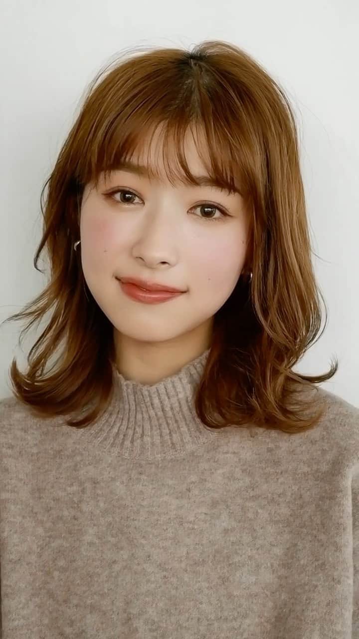 大木光のインスタグラム：「大人美高める艶めき顔 ナチュラルな華やかさと洗練された印象に リール✋♪ #メイク#メイクアップ#化粧品 #メイク動画 #アイメイク#チーク #リップ#リップグロス#リップスティック #アイシャドウ #ハイライト#アイライン#コンシーラー#コスメ好き#コスメ好きさんと繋がりたい#メイクレッスン#メイク好きな人と繋がりたい#メイクプロセス #イエベ#イエローベース#パーソナルカラー#パーソナルカラー診断 #uzu#rmsbeauty」