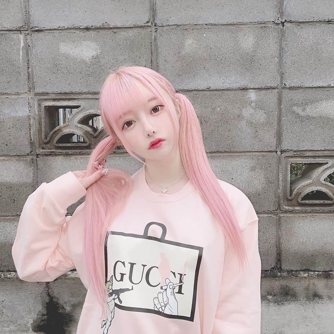 望月めるのインスタグラム：「💓💓💓 @pink.store037  · · · #pink #ツインテール #ピンクヘアー #ootd」