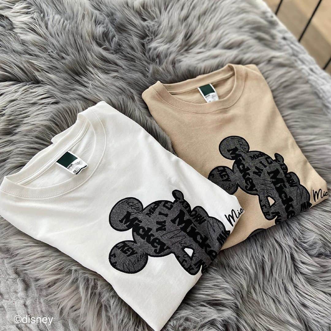 のインスタグラム：「F“ミッキーマウス”をパッチワーク刺繍で表現したロングスリーブTシャツ。﻿ シャンブレー生地に様々な書体のロゴプリントが目を惹く仕上がり。﻿ 商品のどこかに「ミツマル」が隠れた遊び心あるアイテムです。﻿ モノトーンでシンプルにまとめた大人っぽいデザイン。﻿ ﻿ T-SHIRT￥4,900＋TAX﻿ ﻿ 詳しくは@basecontrol_official からオフィシャルサイトをチェック！﻿ ﻿ #basecontrol #basestation #newarrival  #world #ootd #tokyo #basic #fashion  #2020aw #ベースコントロール #ベースステーション  #プチプラ#disney #mickey #ディズニー #ミッキー #ミッキーtシャツ #ロンt」