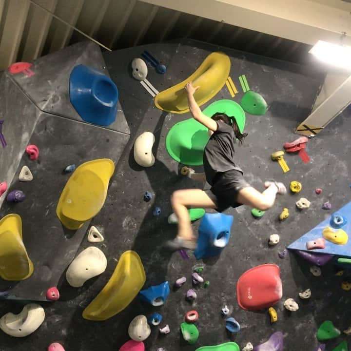 のインスタグラム：「昨日は初の @bouldering_gym_share ✨ ・ 楽しかった😍 ＿＿＿＿＿＿＿＿＿＿＿＿＿＿＿＿＿ @au_official @denso_official @anessa_official_shiseido @thenorthfacejp @lasportivajp @newerajapan @tokyopowder @newhale_japan @thestonesession #jazzysport #岩泉ヨーグルト　 #bouldering #climbing #ボルダリング #クライミング」