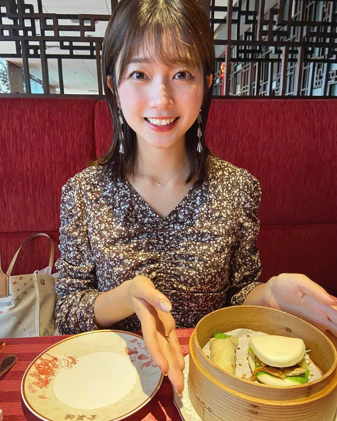 樋口花果のインスタグラム：「今日は中華食べたよ🐼🥟❣️  ふかふか肉汁たっぷりで 本当においしかった🤤  #中華料理　#新宿グルメ  #新宿　#中華　#ランチ #foodstagram #instagood」