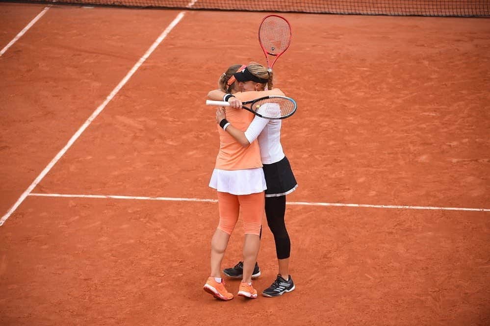 のインスタグラム：「Bravo @kristinamladenovic93 et @timeababos 👏🏼👏🏼👏🏼🥳🥳🥳🙌🏼 #120♠️ #chatte😂」