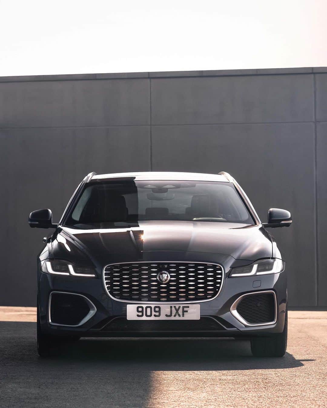 Jaguarさんのインスタグラム写真 - (JaguarInstagram)「Finished with a diamond detailing mesh design influenced by the #Jaguar heritage logo, the #NewXF grille is complemented by enlarged and reshaped lower air intakes, creating visual width and enhancing its dynamic stance.   #Jaguar #XFSportbrake #Premium #Luxury #Performance #Sport #Saloon #MHEV #Hybrid #AWD #ElectricCars #Technology #CarsofInstagram #CarsWithoutLimits #InstaCar」10月11日 20時33分 - jaguar