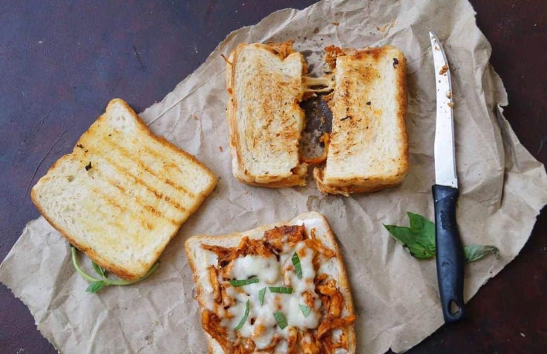 Archana's Kitchenさんのインスタグラム写真 - (Archana's KitchenInstagram)「Shredded Chicken Cheese Sandwich Recipe is a cheesy melt in mouth sandwich with a delicious filling of shredded chicken making it perfect for your relaxed Sunday snack. Get the recipe from the smart.bio link in my profile @archanaskitchen . . . . . . . . #recipes #easyrecipes #snacks #teatime #teatimesnacks #archanaskitchen #springrolls #cutlet #mushroom #mushroomrecipes #cutletrecipes #healthyeating #eatfit #cooking #food #healthyrecipes #foodphotography #recipeoftheday #comfortfood #deliciousfood #monsoonsnacks」10月11日 20時43分 - archanaskitchen