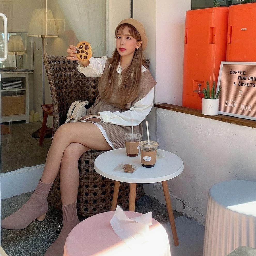 ウェイ のインスタグラム：「날씨가 넘좋아서 두시간 자고도 즐거웠던 올만의 야외촬영🌞 주말 잘보내셨나요? Having a good weekend?💓 #웨이는날씨요정 #웨이랜드 #wayland #Qmask」