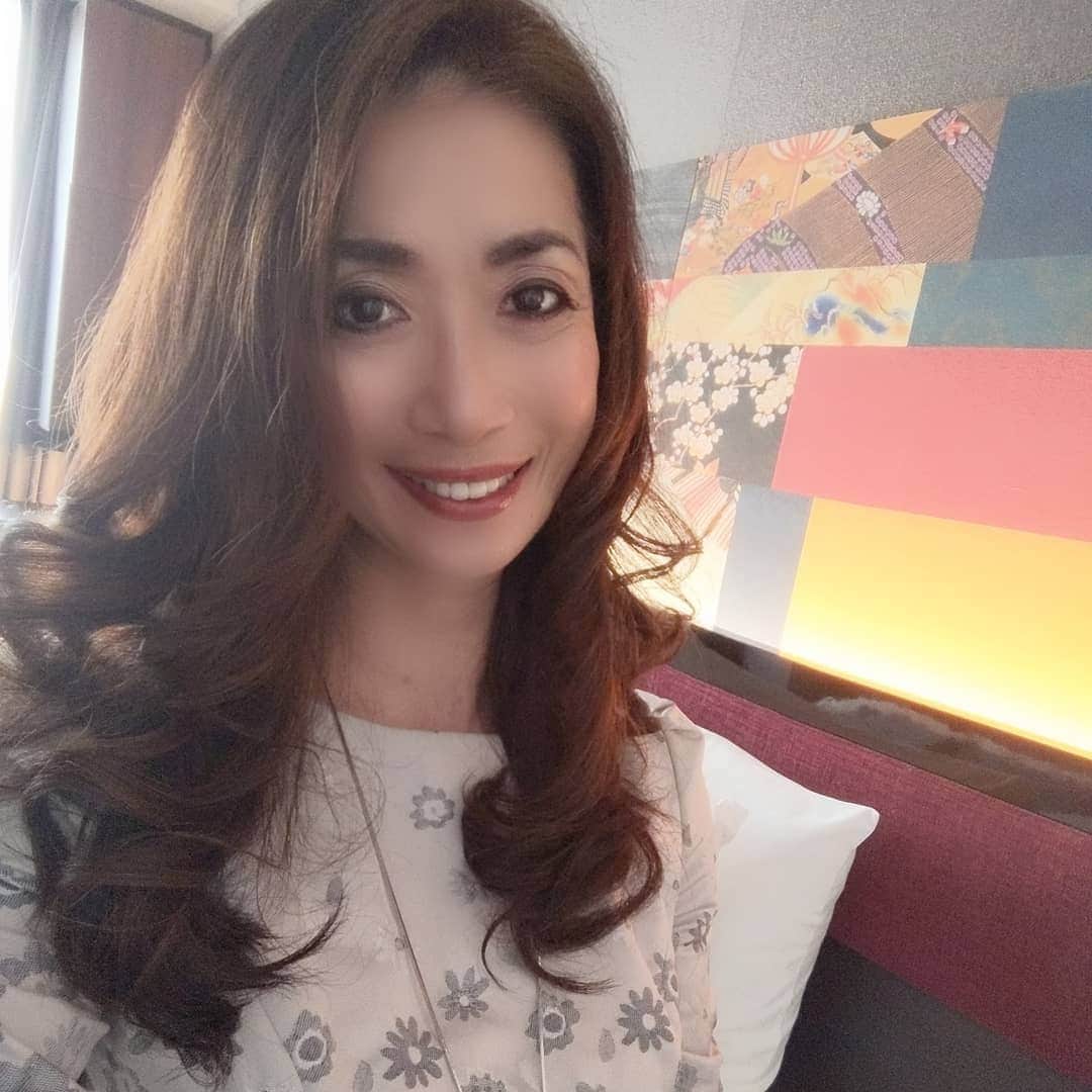 咲弥にこさんのインスタグラム写真 - (咲弥にこInstagram)「【旅のお宿】加賀友禅の内装👘 古都金沢を満喫致しました✨✨✨ ･ ･ #三井ガーデンホテル金沢 #加賀友禅 #アラフィフ #グラビア #インスタグラビア #美魔女になりたい  #美意識 #美意識高い人と繋がりたい #小説家 #官能小説家 #エッセイスト #フォロワーさんに感謝  #応援ありがとうございます ＿＿＿＿＿＿＿＿＿＿＿＿＿＿＿＿＿＿ 💋SEXYショットリクエスト随時募集中！ 💋官能体験談小説ネタ募集中(女性限定)  汚いオッサンのタダの盛りネタはNGです！ ＿＿＿＿＿＿＿＿＿＿＿＿＿＿＿＿＿＿」10月11日 20時54分 - sakuya.niko