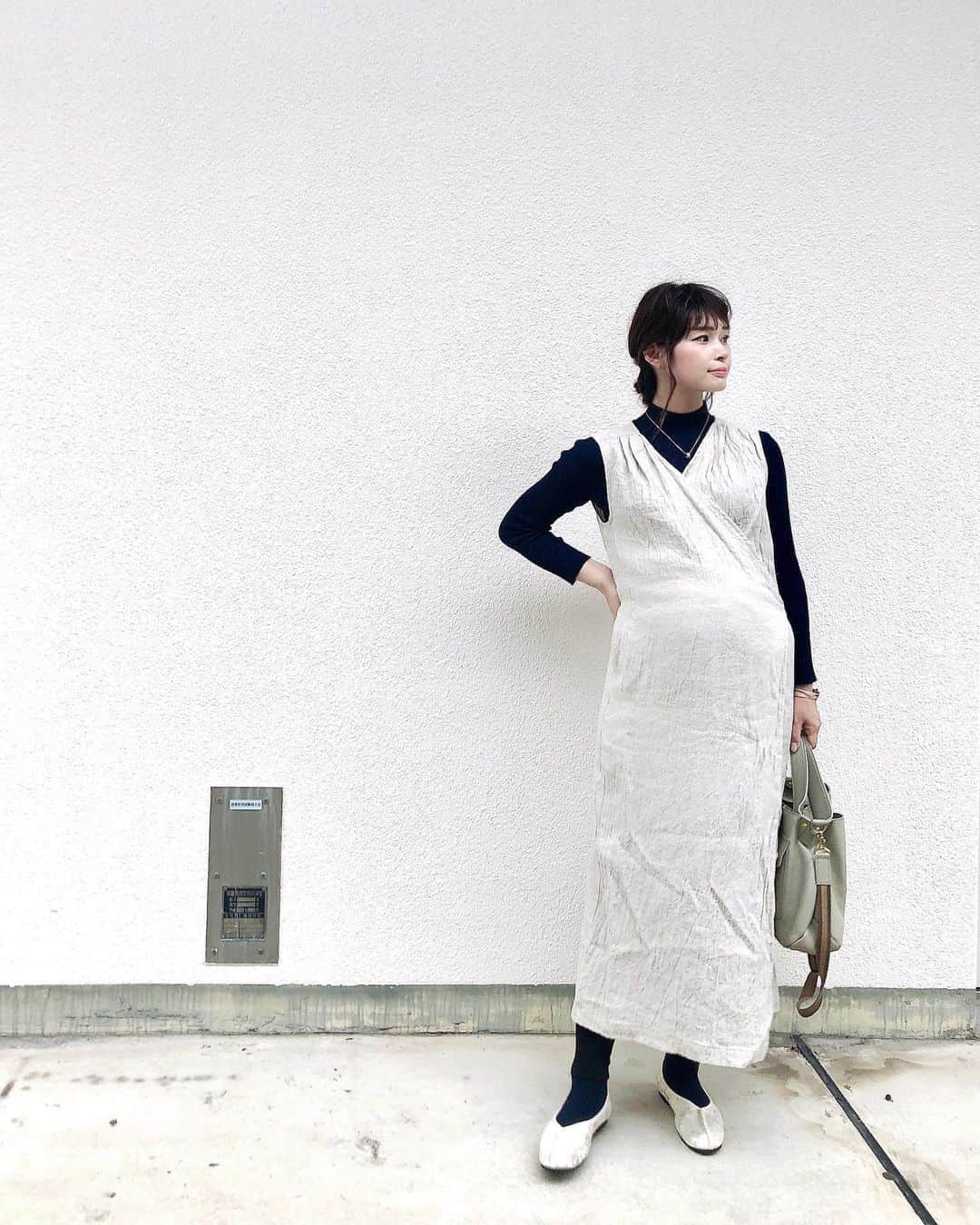 三佐和あやのインスタグラム：「こんばんは🌙 ひさびさの晴れでしたね☀️﻿ ﻿ #code﻿ Best... @doudou_pr  Bag ... @atao.kobe  shoes ... @neuna_official  ﻿ Watch & necklace ... @danielwellington  ﻿ ﻿ ﻿ お洗濯干してから のんびり娘とお出かけしてきました（すべてがゆっくり、のんびり、休憩しながらの妊婦です😃）﻿ ﻿ 帰り際になると もう帰るだけ？﻿ ママとのデートおわり？ ﻿ ぱくちゃん生まれたら もうふたりきりで出かけられないから、これが最後かなぁ…と聞いてくる娘が可愛くて…😍﻿ ﻿ あと数日で臨月なんですよね。きっと何人になってもデートは楽しいよ😆﻿ ﻿  ﻿ +*————————*+﻿  #pr #秋コーデ #きょこ #いつコ #シンプルコーデ #大人カジュアル #ママコーデ #ママリ #ママファッション #マタママ #ファッション #お洒落 #バッグ #fashion #ootd #大人女子 #アラサー #アラフォー #大人可愛い #ママ #マタママ #ぷんにー #マタニティ#3児ママ #関西ママ #ママコーデ #アラサーママ #30代コーデ」