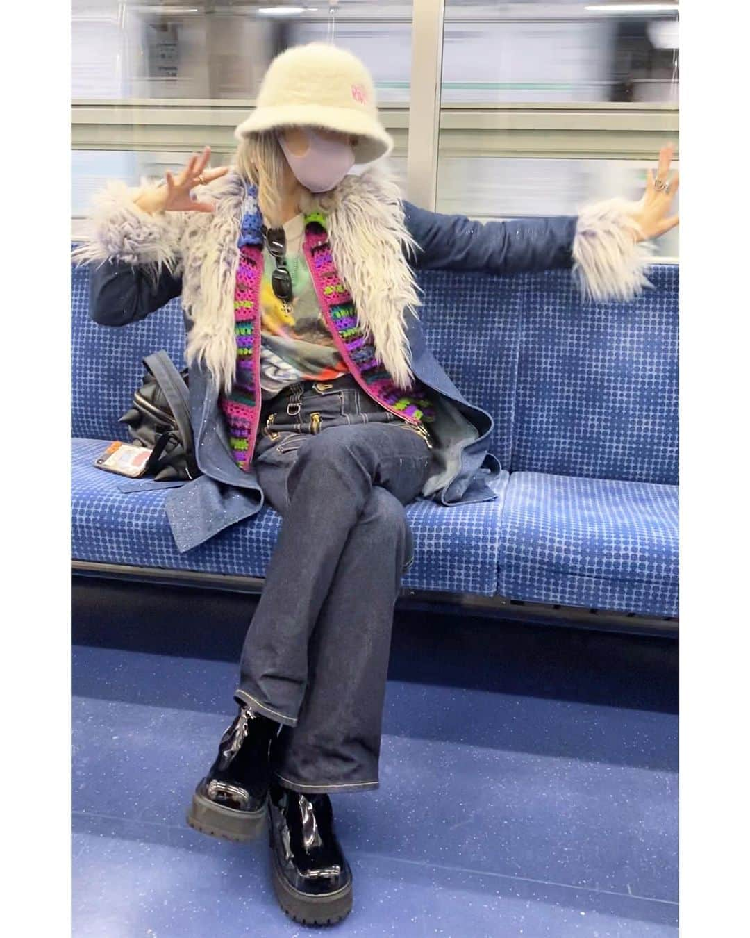 ナカオエリコさんのインスタグラム写真 - (ナカオエリコInstagram)「💙栄光に向かって走る🚃」10月11日 21時00分 - erikonakao_tokyo