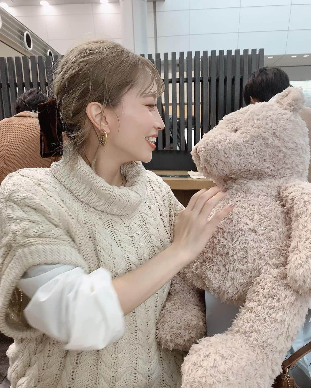 りえさんのインスタグラム写真 - (りえInstagram)「ジェラピケのクマさん🧸🤎 本当に嬉しいプレゼントもらった🎁 嬉しすぎて、そっこう可愛がっておる🐻💗🧸  クマさんの靴下も可愛すぎてやばい🐻  @paopao_0721 ありがとう👏🏻👏🏻👏🏻 ベビと大切に使います👶🏻🐻💗  #ジェラピケ#ジェラートピケ#gelatopique#クマ#テディベア#ベビーグッズ#出産準備#出産祝い#マタニティライフ#初マタ#初マタニティ」10月11日 21時02分 - ririri060800