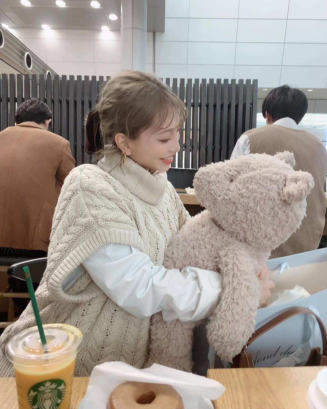 りえさんのインスタグラム写真 - (りえInstagram)「ジェラピケのクマさん🧸🤎 本当に嬉しいプレゼントもらった🎁 嬉しすぎて、そっこう可愛がっておる🐻💗🧸  クマさんの靴下も可愛すぎてやばい🐻  @paopao_0721 ありがとう👏🏻👏🏻👏🏻 ベビと大切に使います👶🏻🐻💗  #ジェラピケ#ジェラートピケ#gelatopique#クマ#テディベア#ベビーグッズ#出産準備#出産祝い#マタニティライフ#初マタ#初マタニティ」10月11日 21時02分 - ririri060800