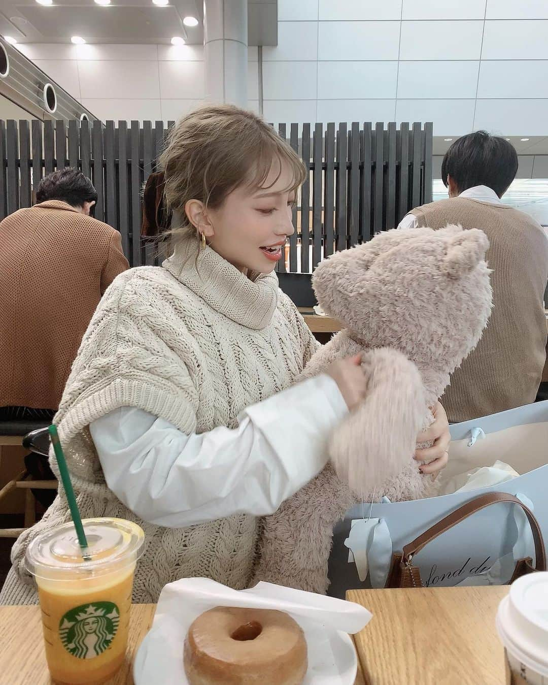 りえさんのインスタグラム写真 - (りえInstagram)「ジェラピケのクマさん🧸🤎 本当に嬉しいプレゼントもらった🎁 嬉しすぎて、そっこう可愛がっておる🐻💗🧸  クマさんの靴下も可愛すぎてやばい🐻  @paopao_0721 ありがとう👏🏻👏🏻👏🏻 ベビと大切に使います👶🏻🐻💗  #ジェラピケ#ジェラートピケ#gelatopique#クマ#テディベア#ベビーグッズ#出産準備#出産祝い#マタニティライフ#初マタ#初マタニティ」10月11日 21時02分 - ririri060800