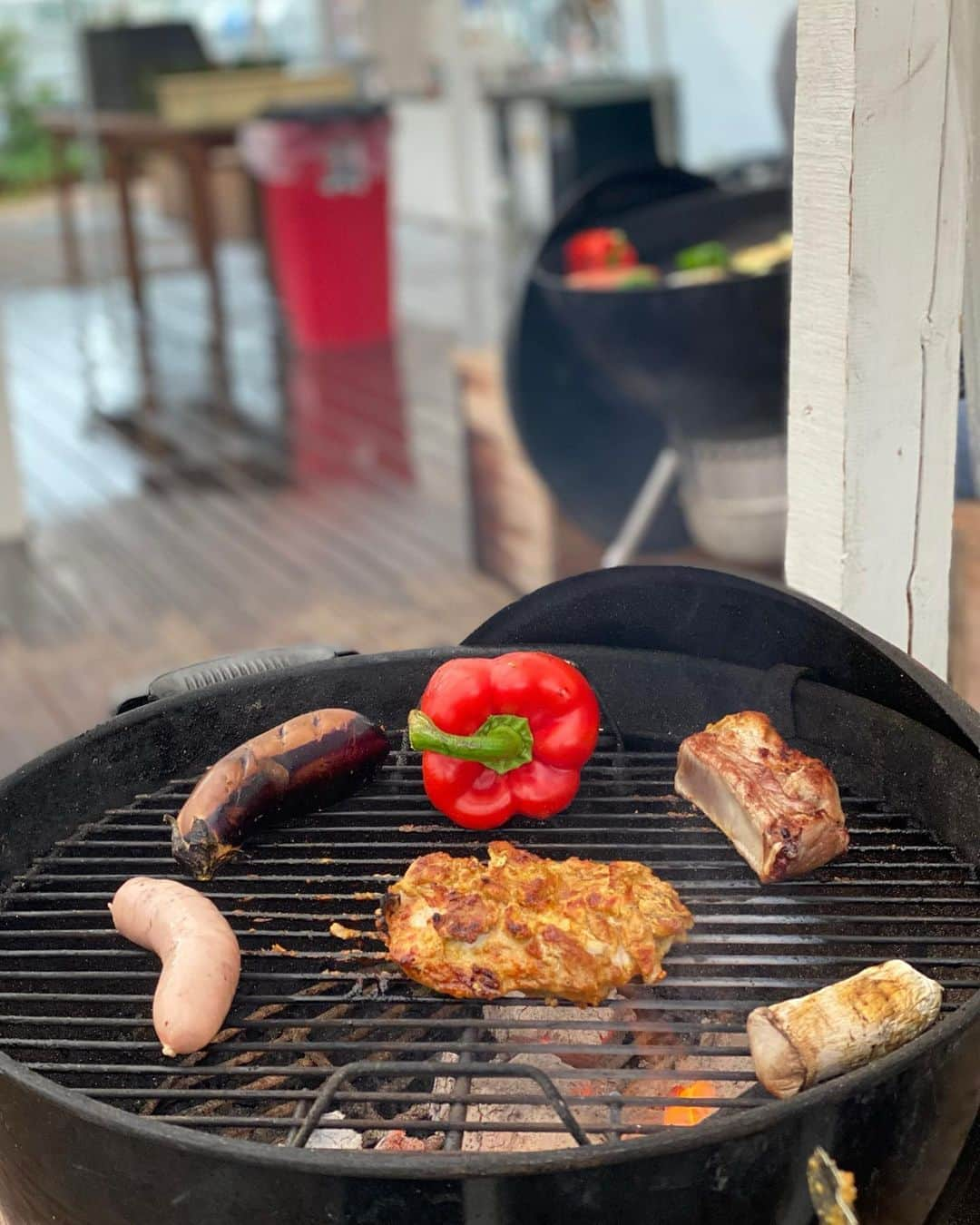 まいてぃ（粕谷まい）さんのインスタグラム写真 - (まいてぃ（粕谷まい）Instagram)「もことBBQしてきました😋🍖🔥 ・ ・ ・ あいにくの雨でちょっと寒かったけど、屋根もあってお肉焼いてたら暖かくなってきて楽しかったです✨！ ・ ・ 毎日豊洲から新鮮な魚介を仕入れてるんだって！お野菜もこだわっていてすっっごく美味しいBBQでした！！✨ ・ ・ ・ 手ぶらで行ってBBQ出来るなんて最高過ぎた🤤🤤🥕 ・ ・ ・ 今年はBBQ出来ないと思ってたから本当に嬉しいー♡♡ ・ ・ ・ スタッフさんが色々教えてくれたり手伝ってくれたので女の子2人でもクオリティの高いBBQ出来ました！！ @willdining_bbqtokyo さん、ありがとうございました♡♡ ・ ・ ・ ・ ・ ・ ・  #Willdining&BBQ #BBQ #ばーべきゅー #有明」10月11日 12時11分 - maity_0917