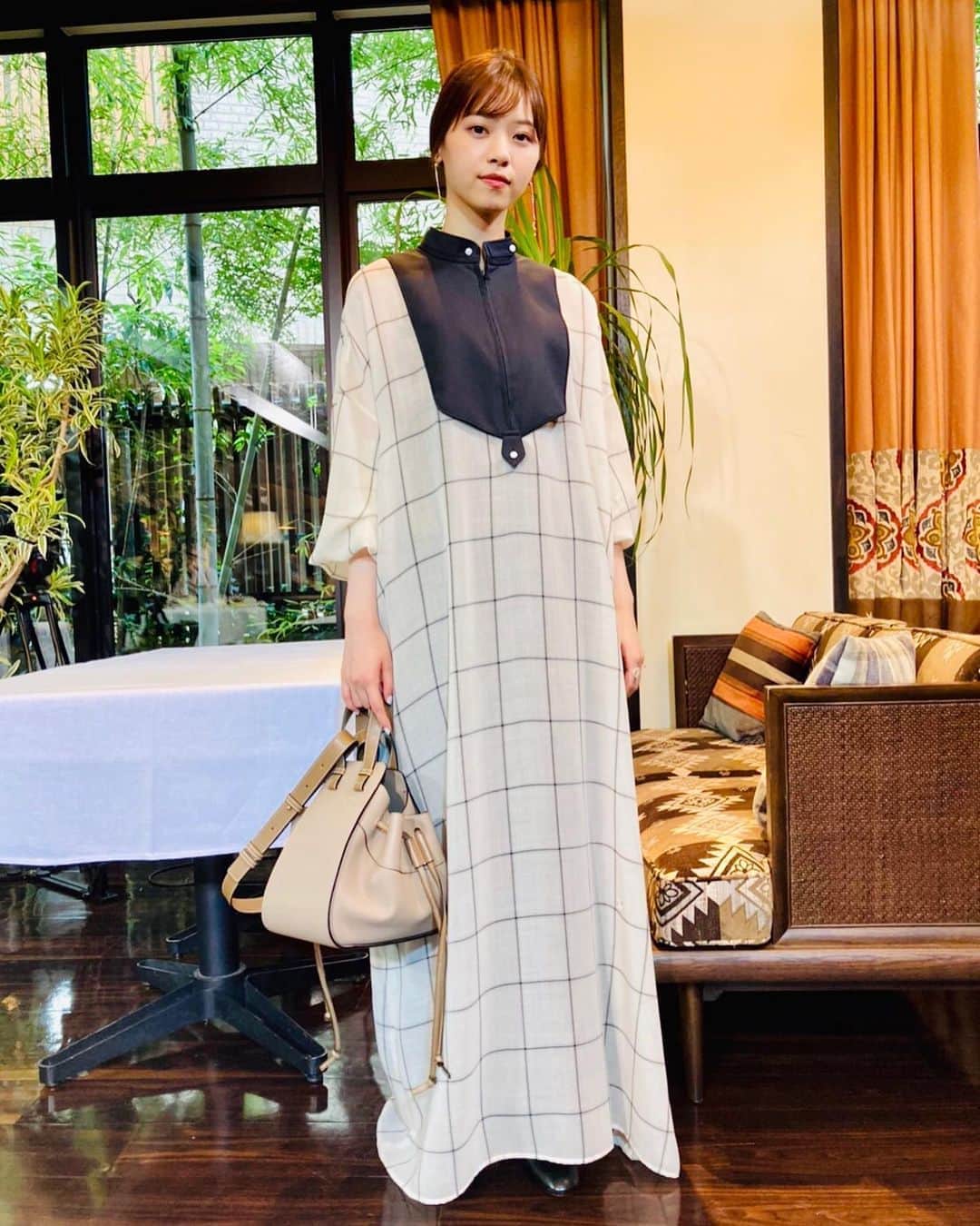 関西テレビ「グータンヌーボ2」さんのインスタグラム写真 - (関西テレビ「グータンヌーボ2」Instagram)「👗✨ロケの #ななちゃんファッション ✨👠  シャツワンピース　@the_reracs バック　@loewe アクセサリー　@agete_official 靴　@santoniofficial  #2枚目の #ちょっと見下ろす感じのななちゃん #好きです  #グータンヌーボ2 #fashion #ファッション #ファッションコーデ #おしゃれ #オシャレコーデ #スタイル #レディースファッション #西野七瀬 #ななちゃん #なぁちゃん #ななせまる」10月11日 12時26分 - gutan_ktv