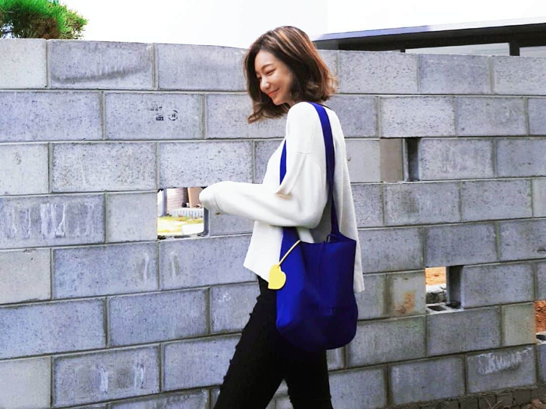 のインスタグラム：「집에 돌벽이 생겼다:) 나 이거 좋아🙊」