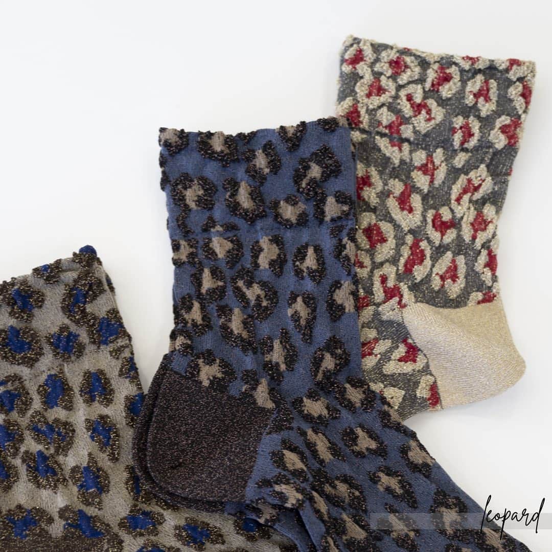 靴下屋公式アカウント（tabio）さんのインスタグラム写真 - (靴下屋公式アカウント（tabio）Instagram)「. recommend！ Autumn pattern socks . 足元から季節を取り入れて、季節の移り変わりを楽しむ いつもの装いが見違える Tabioの柄ソックス . ▷ラメレオパード柄ショートソックス No.021131734_¥1,210(税込) . . #tabio #tabio_official #tabiosocks #タビオ #20aw #2020aw #2020awcollection #021131734 #socks #sockstagram #sockstyle #socksoftheday #ソックス #ソックスコーデ #靴下 #靴下コーデ #くつした #ootd #fashion #instafashion #コーディネート #足元くら部 #足元コーデ #今日の足元 #legfashion #レッグファッション #レオパード柄  #レオパード #autumnpattern」10月11日 12時39分 - tabio.jp