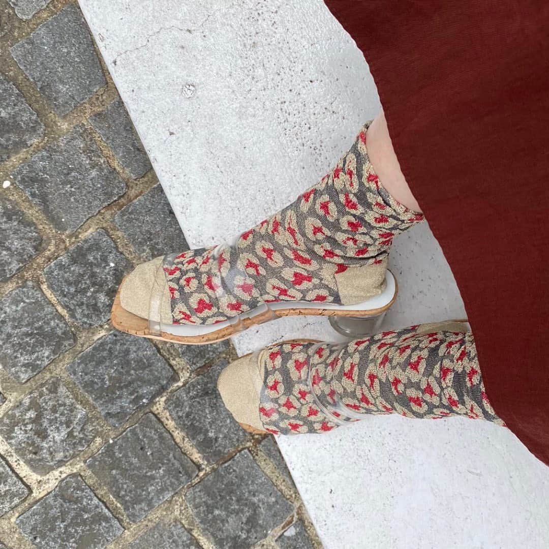 靴下屋公式アカウント（tabio）さんのインスタグラム写真 - (靴下屋公式アカウント（tabio）Instagram)「. recommend！ Autumn pattern socks . 足元から季節を取り入れて、季節の移り変わりを楽しむ いつもの装いが見違える Tabioの柄ソックス . ▷ラメレオパード柄ショートソックス No.021131734_¥1,210(税込) . . #tabio #tabio_official #tabiosocks #タビオ #20aw #2020aw #2020awcollection #021131734 #socks #sockstagram #sockstyle #socksoftheday #ソックス #ソックスコーデ #靴下 #靴下コーデ #くつした #ootd #fashion #instafashion #コーディネート #足元くら部 #足元コーデ #今日の足元 #legfashion #レッグファッション #レオパード柄  #レオパード #autumnpattern」10月11日 12時39分 - tabio.jp
