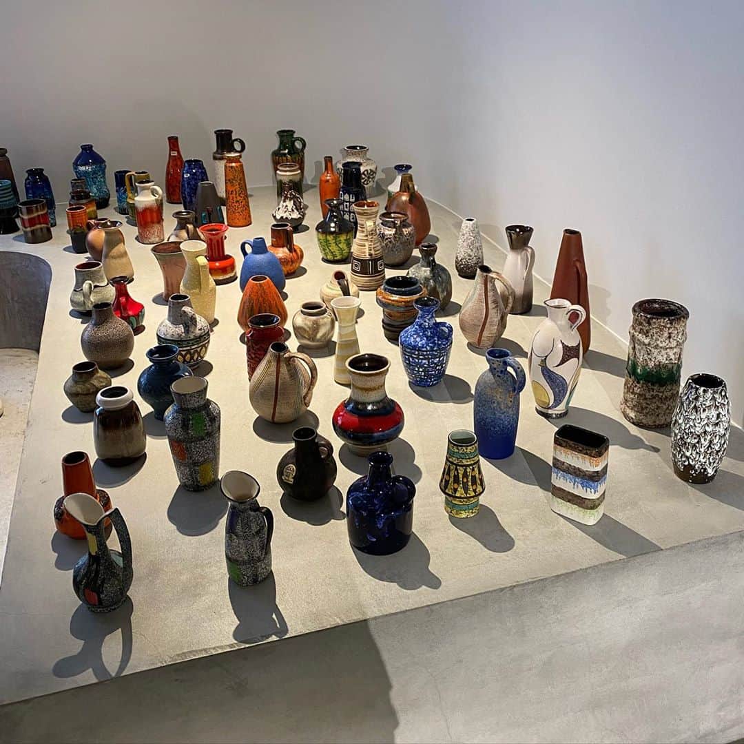 のインスタグラム：「次々とお嫁に行ってたな、、、 "Fat Lava & German Art Pottery" 展 本日19:00まで、YOKE GALLERYにて開催中です」