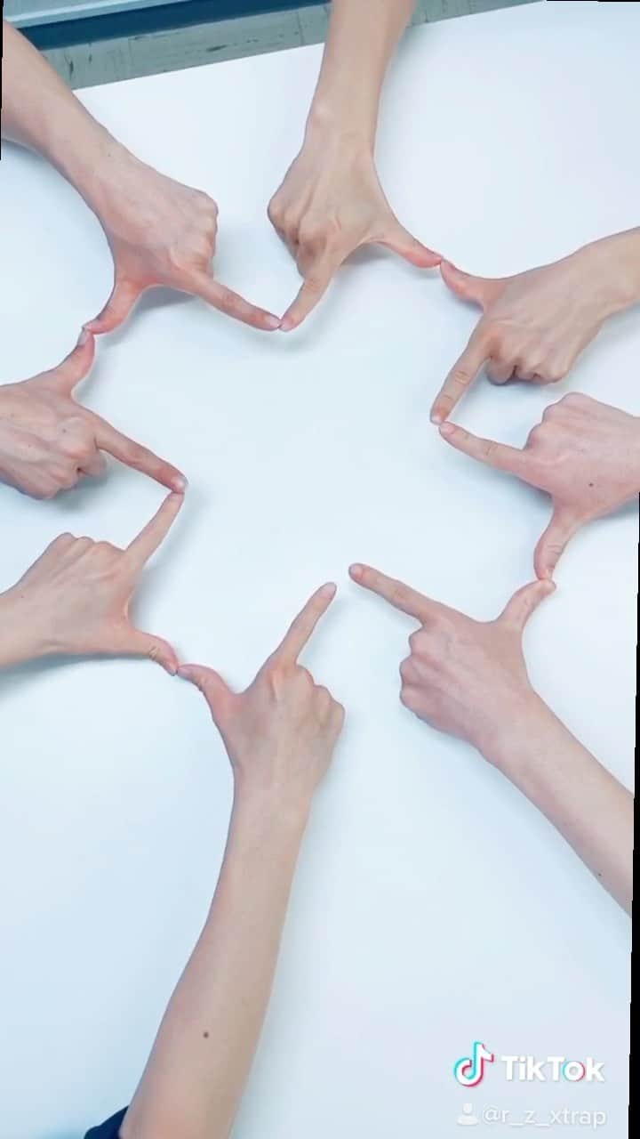 のインスタグラム：「🤘Finger kaleidoscope🤘 @xtrap.official  @ryoga_xtrap @kenshin_xtrap @zange_xtrap @tettun_flow  #xtrap #fingerkaleidoscope #fingertu」