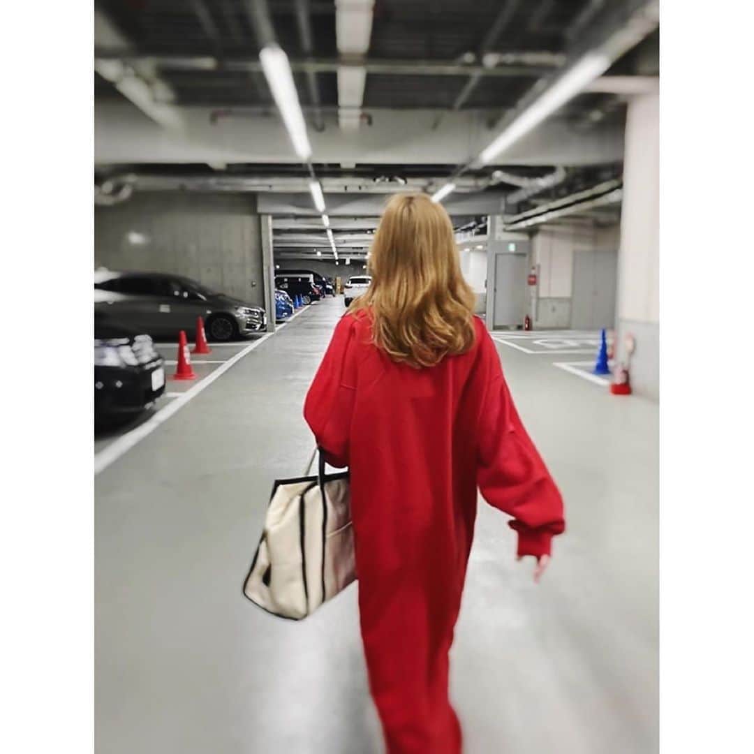 MACOのインスタグラム：「❤️ 私服  knit one piece: @fillthebill_mercantile  全身また ちゃんと撮るね📸」