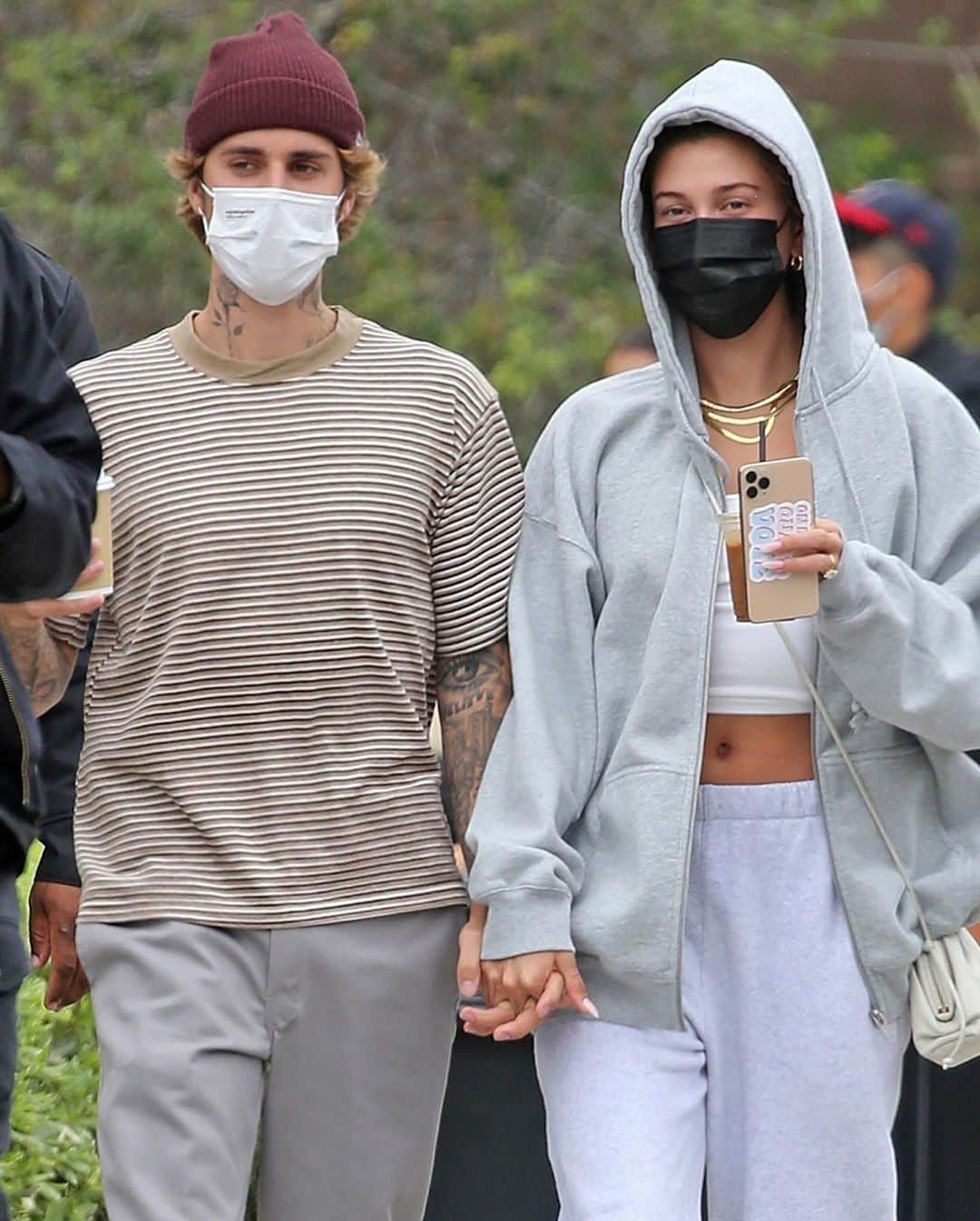 Just Jaredさんのインスタグラム写真 - (Just JaredInstagram)「@justinbieber & @haileybieber hold hands while out on a low-key lunch date.  #JustinBieber #HaileyBieber Photos: Backgrid」10月11日 13時01分 - justjared