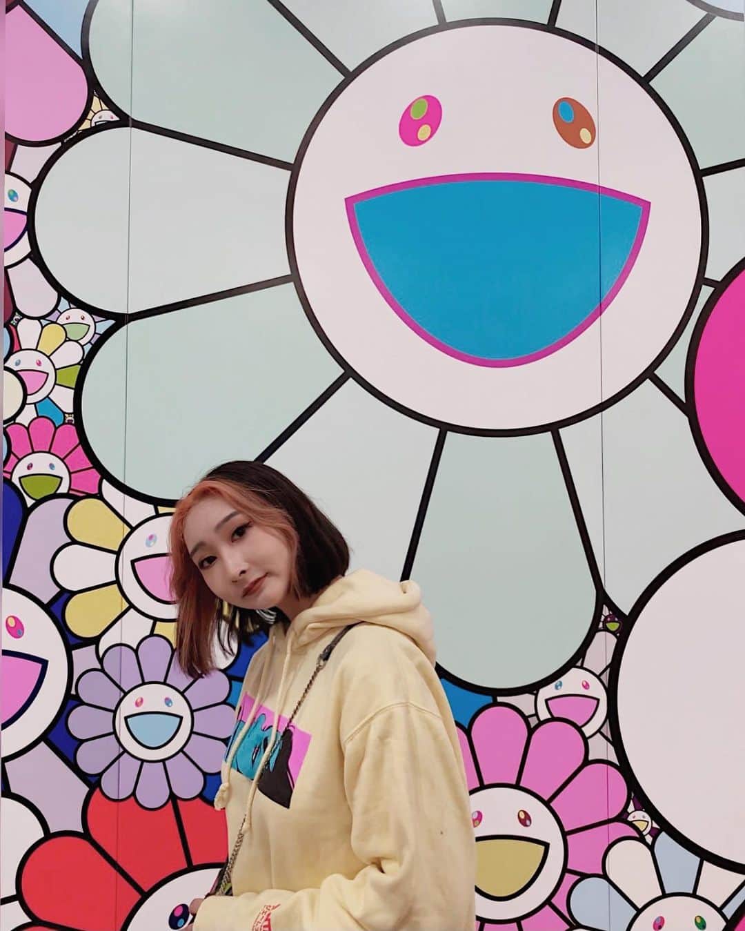 雪琴(YUKI) / DJ YUXIのインスタグラム：「最近月一は美術館行ってる気がする🌈🌼  #stars展 #森美術館  #カイキキ #村上隆」