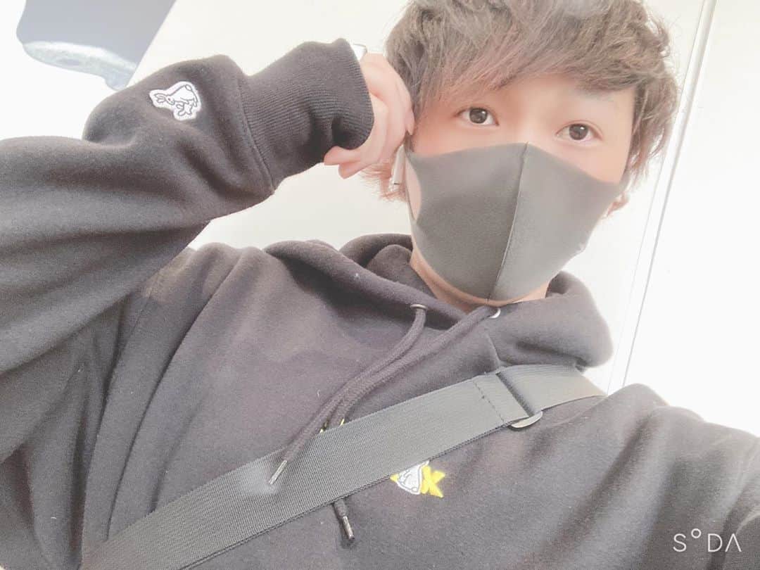 らーくんのインスタグラム：「お出かけ🚗 YouTubeは明日から復帰🎉 (ほぼ毎日投稿で行くからお楽しみに)  #おでかけ  #日常 #xlarge #fr2」