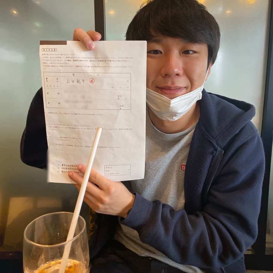 上田航平のインスタグラム：「結婚。 #なぜか証人になりました #「コントは僕にとって子供のようなものです。彼らのお母さんができました」このコメント使ってくれていいよと秋山くんに言ったら「自分の時使ってください」と言われました #秋山君結婚おめでとう」