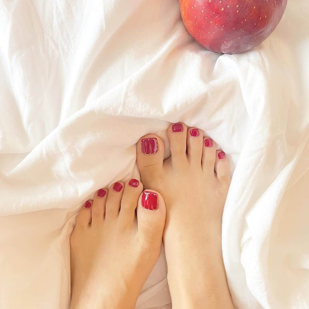 ayumiさんのインスタグラム写真 - (ayumiInstagram)「🍎🍎🍎 #フットネイル  #ネイルサロンアクイユ」10月11日 13時15分 - ayupichikitchen