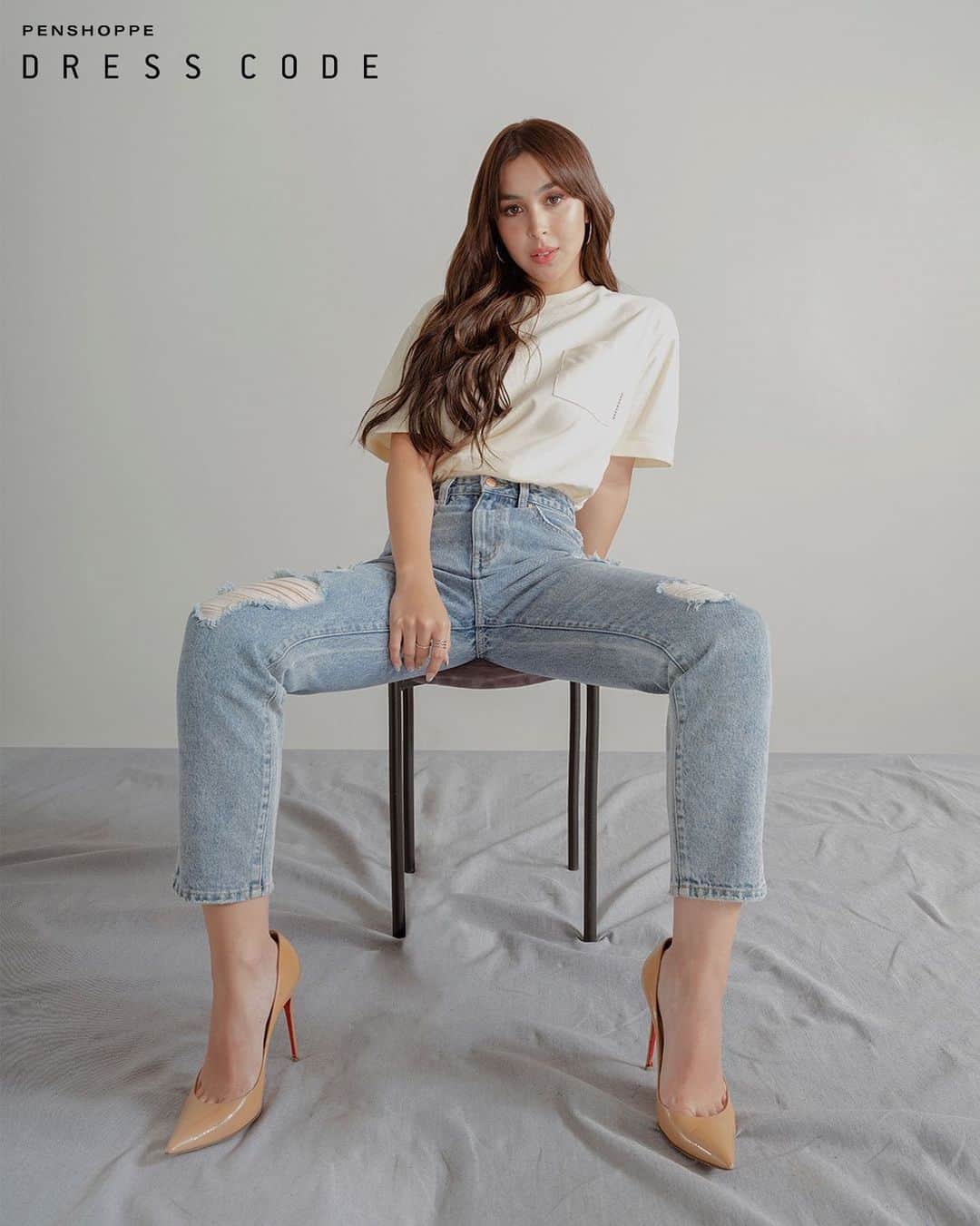ジュリア バレットのインスタグラム：「The rumors are true - my new dress code is @Penshoppe.  My go-to look, picked from Penshoppe’s line of curated essentials #PenshoppeDressCode. Relaxed fits, premium textures and fabrics, for effortless style - everytime, everywhere.  Take your pick & shop now: http://bit.ly/PenshoppeDressCodeCollection」