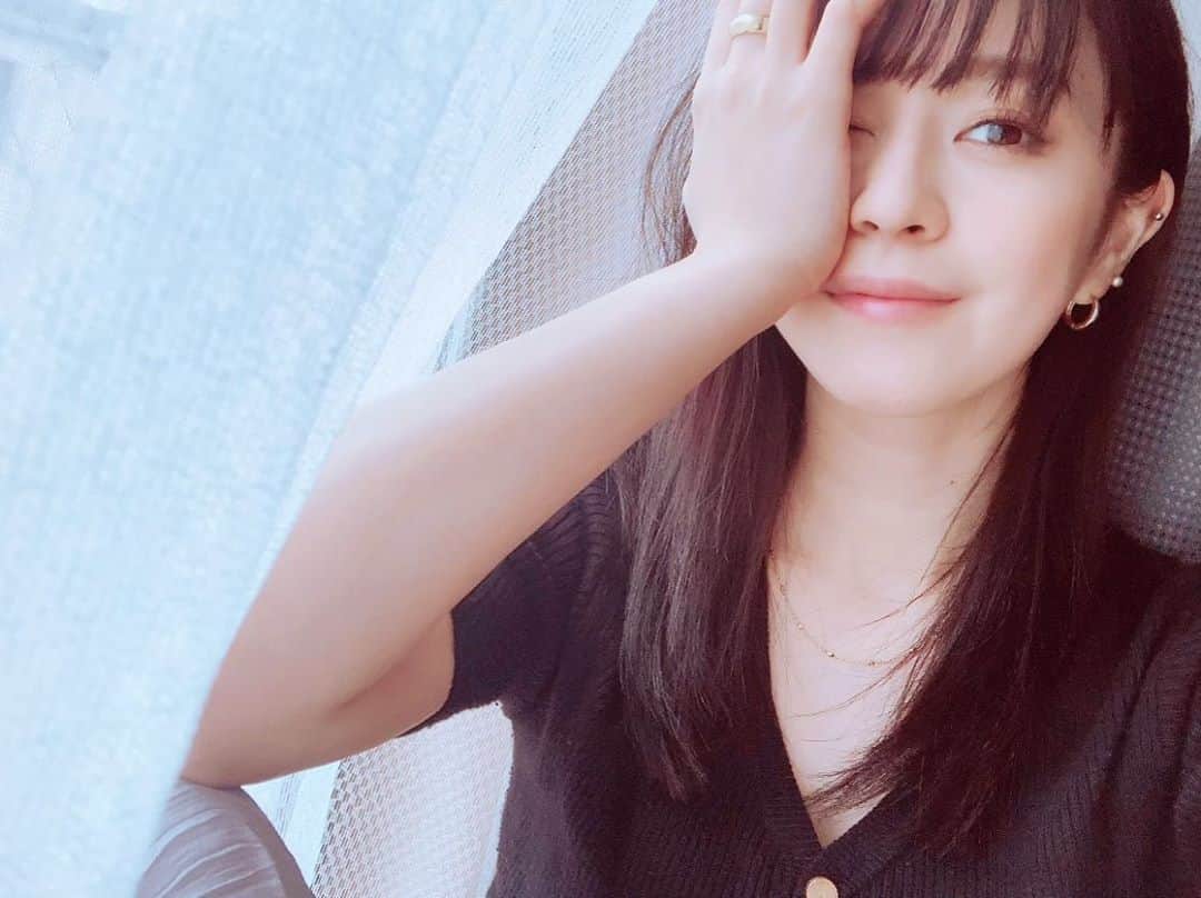 望月京奈のインスタグラム：「..🖤﻿ ﻿ ﻿ 黒髪×前髪 ﻿ ﻿ #black #blackhair #黒髪 #ヘアスタイル #前髪  #ブラックヘア」