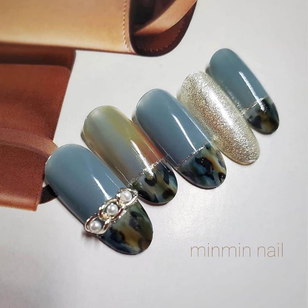 のインスタグラム：「#Repost @minmin_nail ・・・ こんな余裕たっぷりな大人レオパを纏いたいw 471焦無垢💙 いい色すぎ😭」