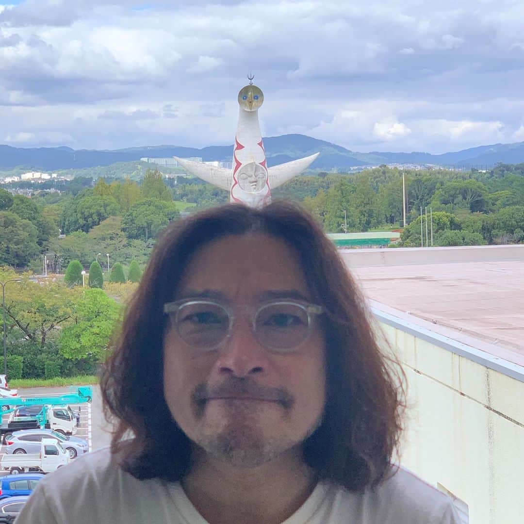 トータス松本のインスタグラム：「今日も万博！ ガッチューもここから！ #OSAKAGENKiPARK #ウルフルズ #ガッチュー #弾き語り #やるでー」