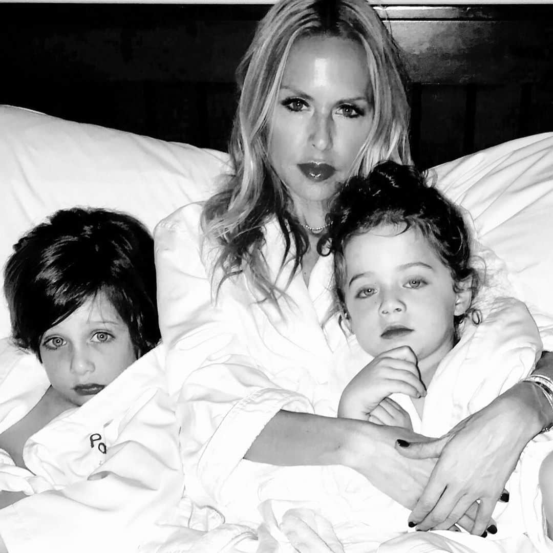 レイチェル・ゾーのインスタグラム：「Always here in my mind ❤️ #weekend #happiness XoRZ」