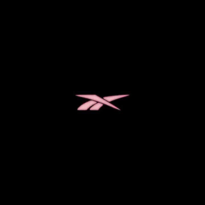 のインスタグラム：「Big Cardi B-irthday 👅✨ *sound on* Reebok x Cardi B コレクションは10/12（月） 10amより限定先行販売開始。 @iamcardib」