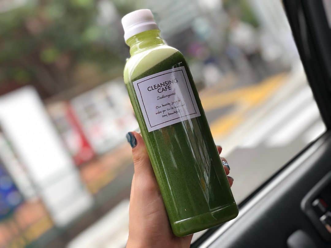 のインスタグラム：「. . . 今日は1日クレンズDAY⭐️ ダイスキなクレンジングカフェ代官山 を初Uberで頼んでみた☺️ . . . #クレンズ #クレンズDAY #デトックス #腸内環境改善 #アトピー @cleansingcafe  #クレンジングカフェ #村上佳菜子 #kanakomurakami #figureskater #figureskating」