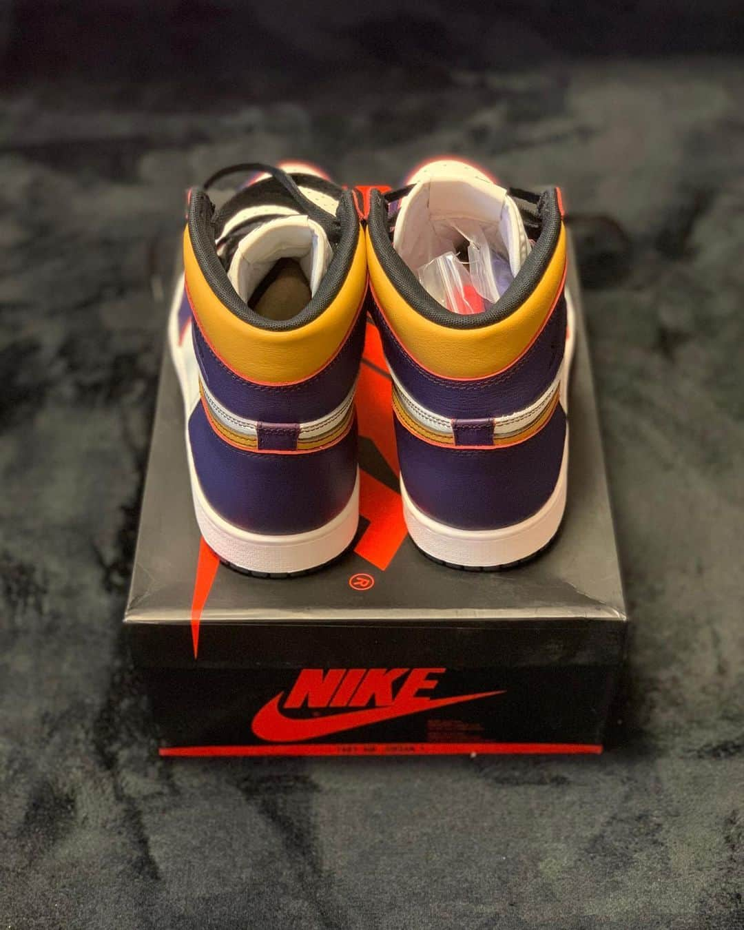 岩本煌史さんのインスタグラム写真 - (岩本煌史Instagram)「got new kicks!! NIKE AIR JORDAN 1 RETRO HIGH OG DEFIANT SB LA TO CHICAGO  #nike #ナイキ #airjordan #airjordan1 #airjordan1high #エアジョーダン #Lakers #レイカーズ #aj1highlatochicago #kickslab #MichaelJordan #prowrestler #プロレスラー #prowrestling #プロレス #ajpw #全日本プロレス #三重県 #桑名市 #出身 #岩本煌史 #sneaker #スニーカー #スニーカー大好き #足元倶楽部 #キモ撮り#スニーカーヘッズ #イワモトヘッズ」10月11日 14時08分 - koji_iwamoto