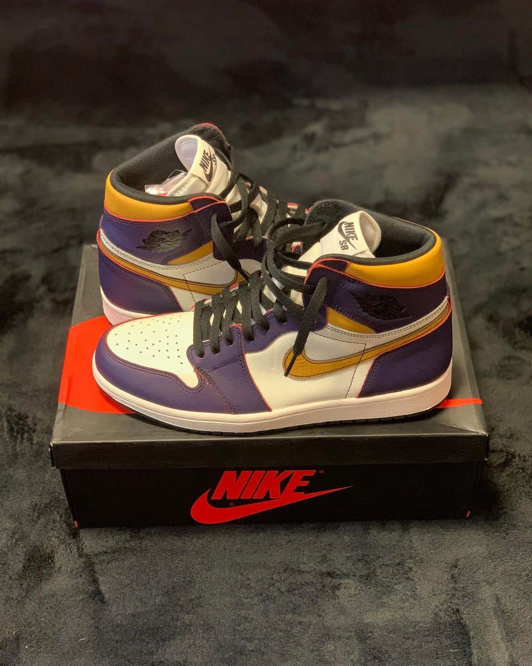 岩本煌史さんのインスタグラム写真 - (岩本煌史Instagram)「got new kicks!! NIKE AIR JORDAN 1 RETRO HIGH OG DEFIANT SB LA TO CHICAGO  #nike #ナイキ #airjordan #airjordan1 #airjordan1high #エアジョーダン #Lakers #レイカーズ #aj1highlatochicago #kickslab #MichaelJordan #prowrestler #プロレスラー #prowrestling #プロレス #ajpw #全日本プロレス #三重県 #桑名市 #出身 #岩本煌史 #sneaker #スニーカー #スニーカー大好き #足元倶楽部 #キモ撮り#スニーカーヘッズ #イワモトヘッズ」10月11日 14時08分 - koji_iwamoto