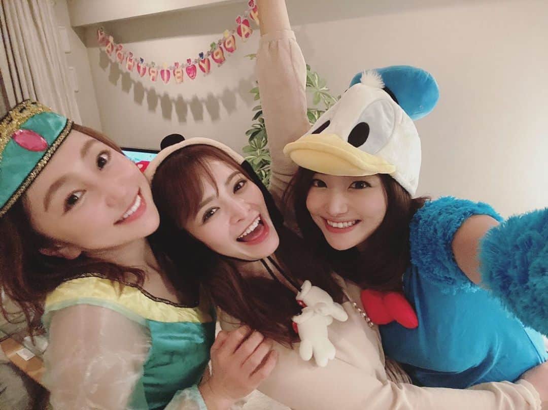 のインスタグラム：「Disneyの余韻浸りまくりな人たちのBirthdayparty🎂✨ めぐちゃんおめでとう🍾❤️  #birthday #誕生日　#お祝い　#disney #disneyland」