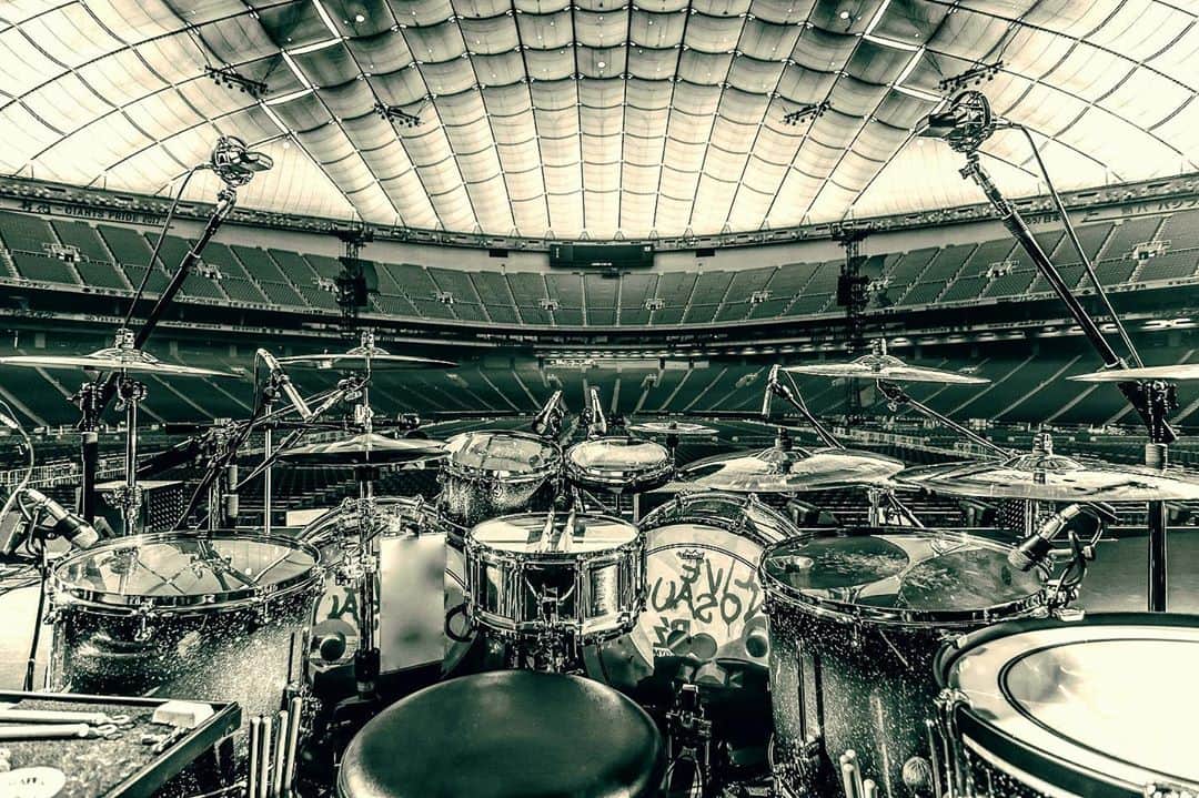 シェーン・ガラースさんのインスタグラム写真 - (シェーン・ガラースInstagram)「Throwback to 2018 on tour with B’z. I ♥️ that kit. 🥰 Photo by @akitotakegawa  #tokyodome #japan   #pearl #pearldrums #zildjian #vicfirth #MyPerfectPair #remo #canopusdrums #drumvideo #drums #shedtracks #drummer #drummers #drumming #drumstagram #crumbweststudios #drumlads #teamremo  #vf15 #vicfirth #vicfirthsticks #zildjiancymbals #zildjianfamily #remodrumheads  #groove @pearl.drums.jp @zildjiancompany @vicfirth @remopercussion @canopusdrums @jhaudio @drumlads @destroyadrum」10月11日 14時35分 - shanegaalaasofficial