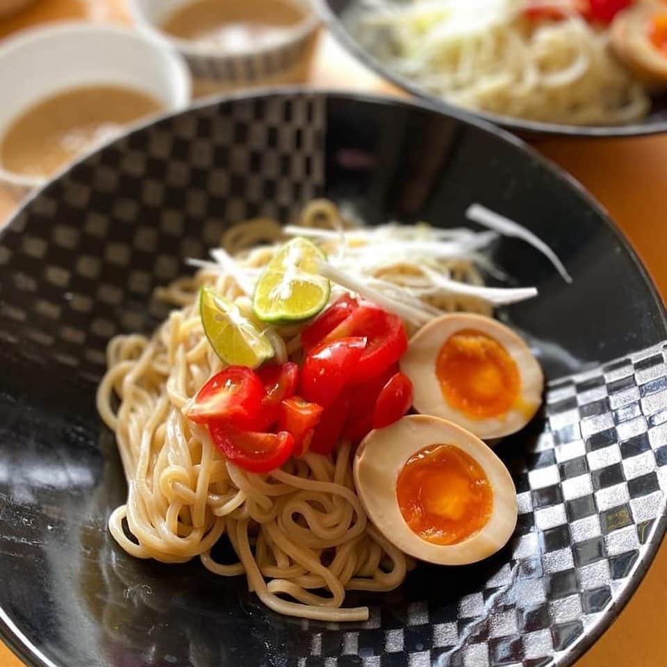 宮田麺児のインスタグラム：「宮田麺児通販　美しい盛り付け写真いただきました。  #宮田麺児 #つけ麺 #美味 #盛り付け #美しい #小麦 #麺」