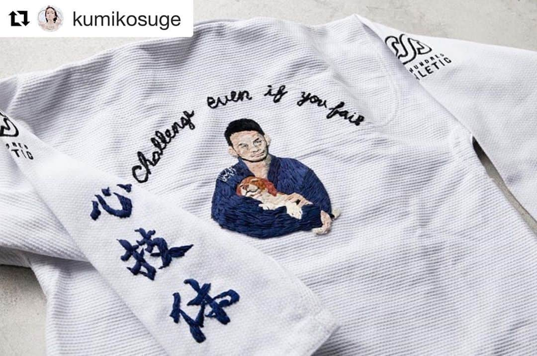 宇野薫さんのインスタグラム写真 - (宇野薫Instagram)「Caol Uno Jiu-Jitsu Gi Art Exhibitionでは、 刺繍作家の小菅くみさんが手掛けた柔術着をベースにしたアート作品(販売)も披露いたします。  これだけでもかわいいのに、 展示会までにさらにアップデートしていただけるそうでホント楽しみです！  #Repost @kumikosuge with @get_repost ・・・ 展示日までにもう少し縫い込む予定です。 大好きなBRICK&MORTARで宇野さんのイベントに参加させて頂ける事に感謝です🙏  ■メイン会場　BRICK & MORTAR 中目黒店 　住所　　：東京都目黒区中目黒 1-4-4 　営業時間：12:00～19:00 　定休日　：10/25(日),11/1(日)【会期中のみ】 　電話　　：03-6303-3300 　URL　　 ：http://www.brickandmortar.jp/  ■サテライト会場　HOLY SHIT 　住所　　：東京都世田谷区上馬1-16-9 　営業時間：10:00～20:00 　定休日　：不定休日あり 　電話　　：03-6450-6169 　URL　　 ：https://holyshit-store.com/  URL ：https://caol-uno-exhibition.stores.jp（特設ECサイト） 主催：有限会社宇野薫商店 協力：リーバイ・ストラウス ジャパン 株式会社、富士フイルム株式会社、村上美術株式会社  #宇野薫 #村上周 #小菅くみ #五木田智央 #ノルベルトルーベン #カミノゲ #リーバイス #富士フイルム #柔術 #総合格闘技 #宇野薫商店 #caoluno #amanemurakami #kumikosuge #tomoogokita #norbertoruben #kaminoge #levis #fujifilm #walldecor #bjj #jiujitsu #mma #grappling #holyshit #brickandmortar #brickandmortarnakameguro #smallgallery」10月11日 14時53分 - caoluno