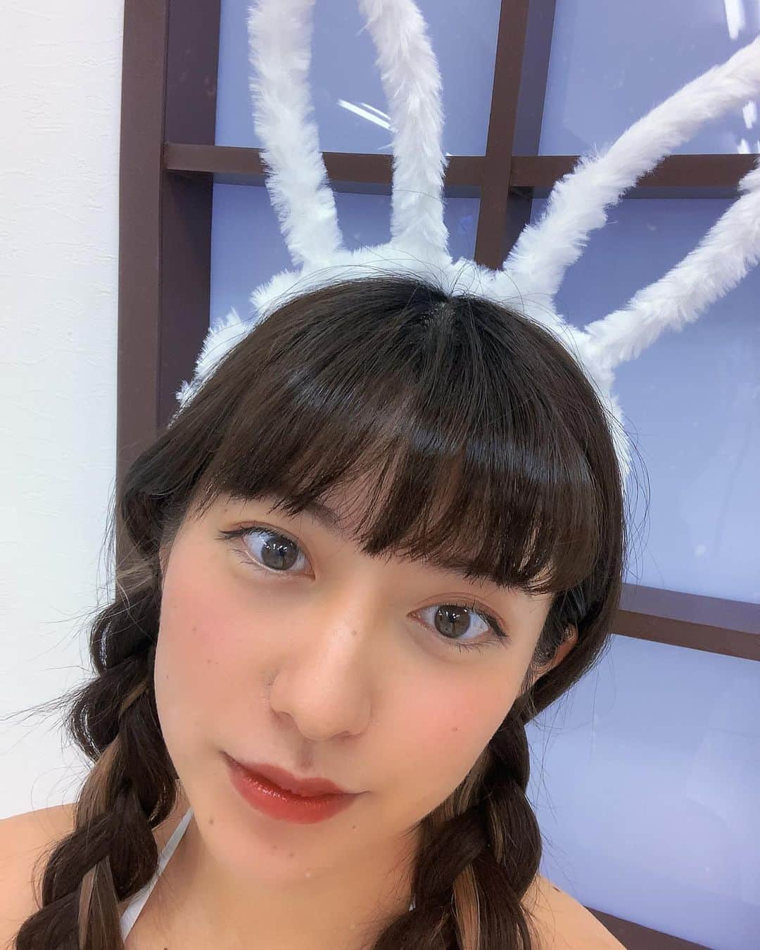 旭桃果のインスタグラム：「㊗️旭桃果史上初の快挙です㊗️✨ 昨日の大事なオンライン撮影会、駆けつけてくださった方本当にありがとうございました！  チェキが史上最高枚数で嬉しすぎました🤤💓  ファイナル初の撮影会、まさかの1位2位争いをさせて頂けるとは😭✨  ポージングも最近気合入ってきたのでお届け楽しみに待っててね♡  #ミスflash2021  #オンライン撮影会  #ハロウィン #コスプレ #halloween  #halloween🎃」