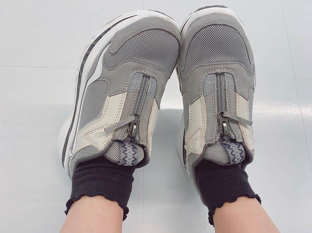 百川晴香さんのインスタグラム写真 - (百川晴香Instagram)「新しい靴をブランド見ないで買ったらUGGだった🙈ずっと欲しかったやつ🙈💕 #ugg #スニーカー #かわいい #japanesegirl #followｍe」10月11日 15時06分 - momokawaharuka