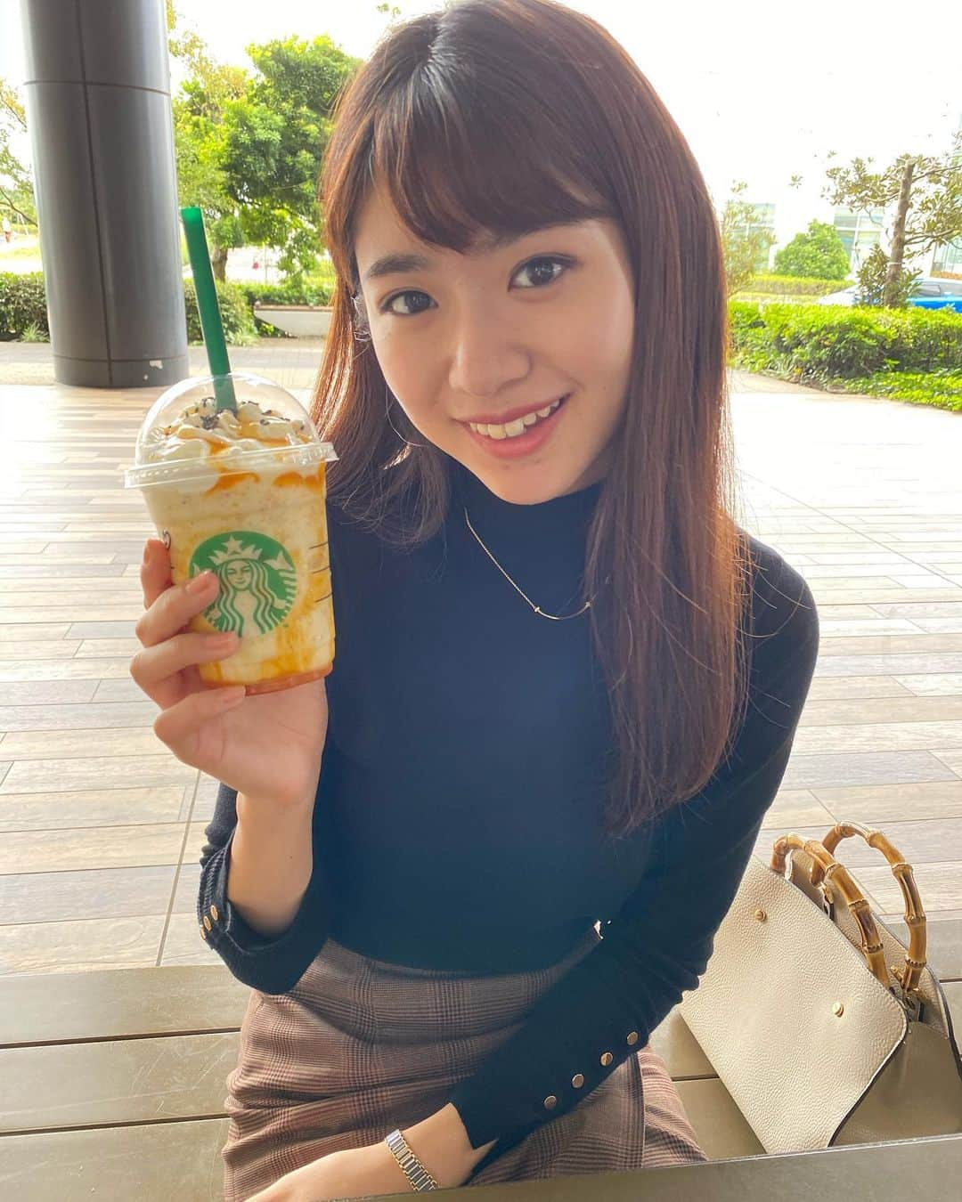 村上なつみさんのインスタグラム写真 - (村上なつみInstagram)「大学芋フラペチーノ🥰 フラペも美味しいけどコーヒーが1番好き🤫  #スタバ新作 #starbucks  #セントフォース #セントフォースsprout #村上なつみ」10月11日 15時14分 - natsumi__murakami