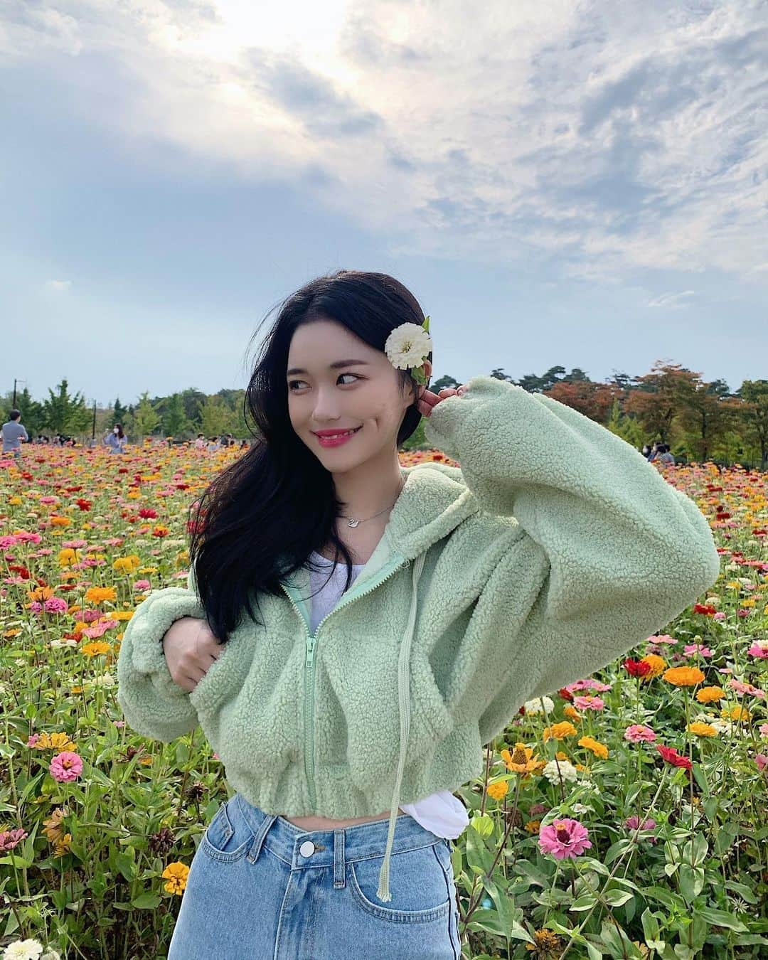 ノ・ジョンファさんのインスタグラム写真 - (ノ・ジョンファInstagram)「🌸🌺🌼🌻 알록달록 꽃구경 🌞 with 데료제 양털후리스」10月11日 21時19分 - ro.junghwa